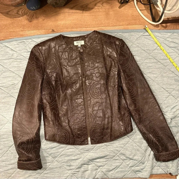 Women’s vintage brown Vakko leather jacket with perforated detailing. - Picture 1 of 12